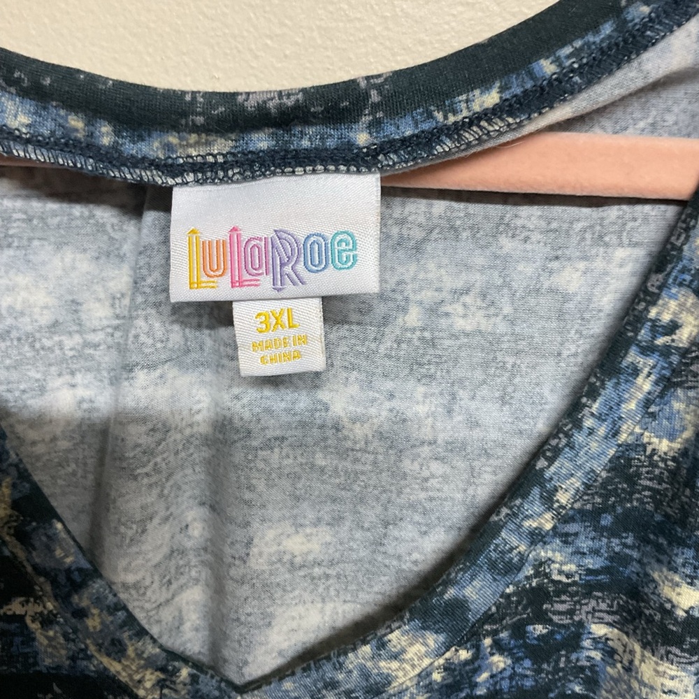 LuLaRoe Patriotic V-Neck Tank Top in Blue and Red - Picture 2 of 3